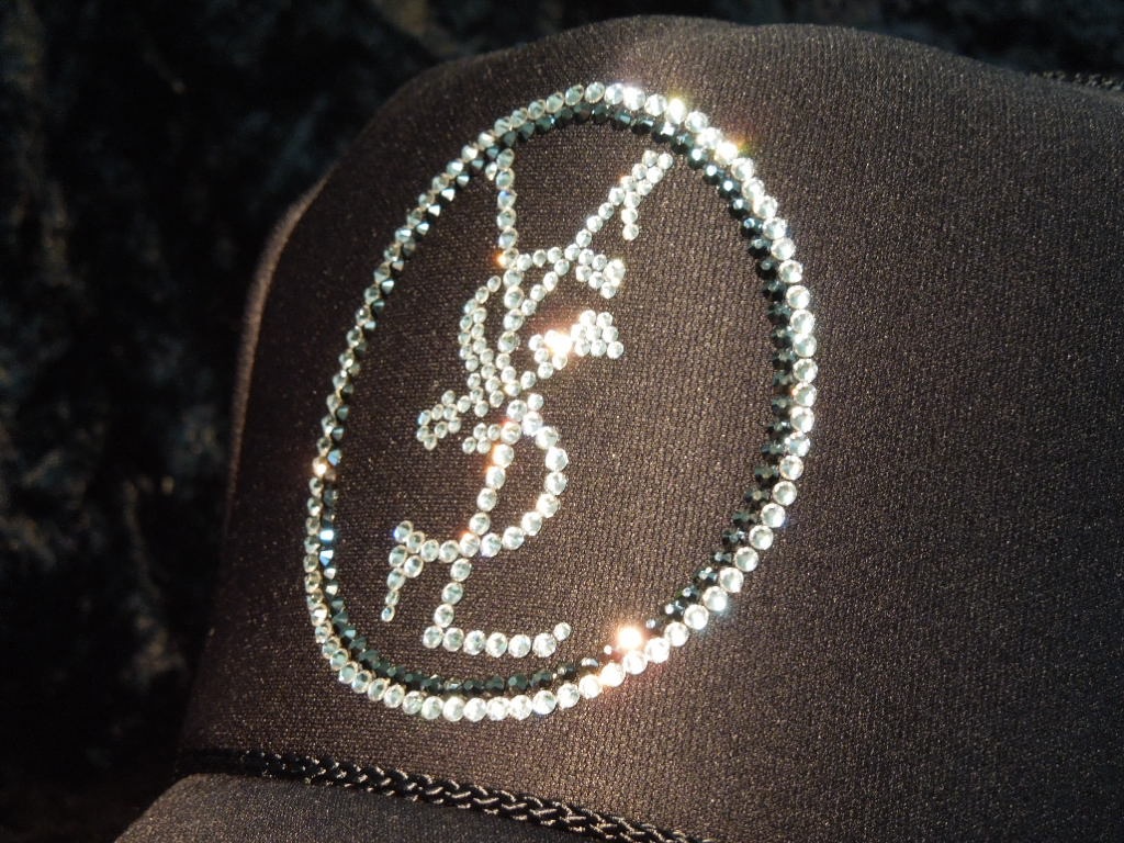 Emblem crash melt Swarovski cap black