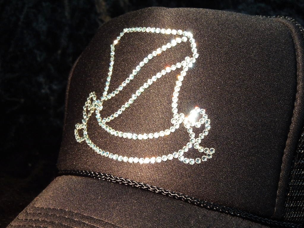 Line emblem Swarovski cap black