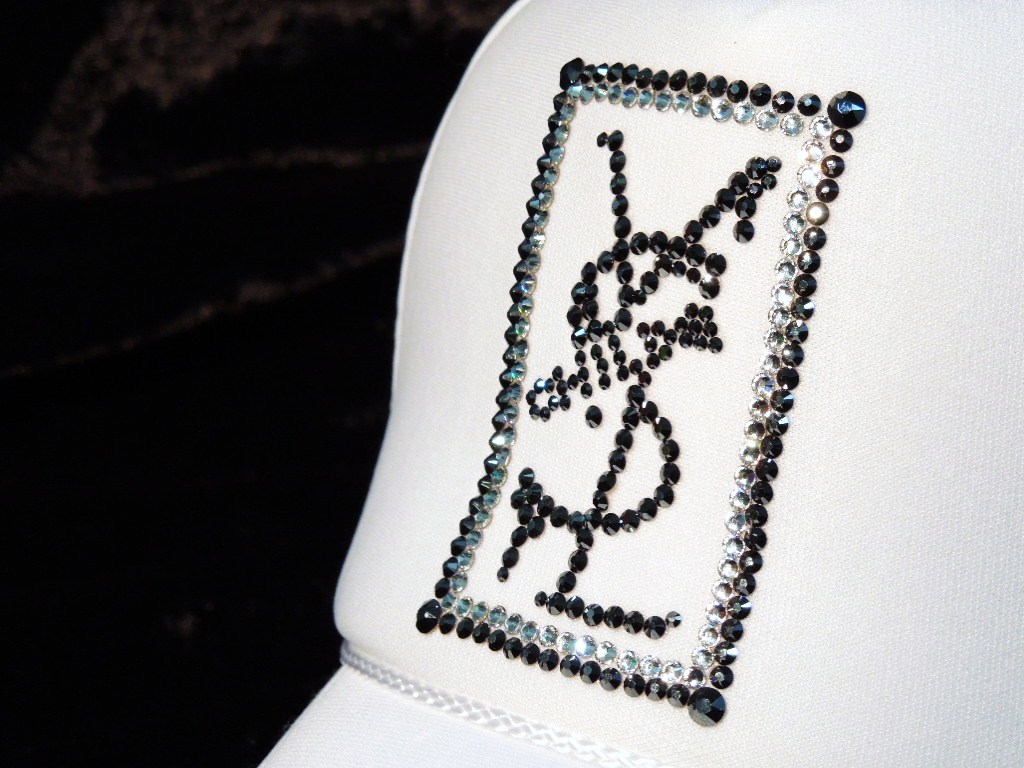 Square parody crash Swarovski cap white