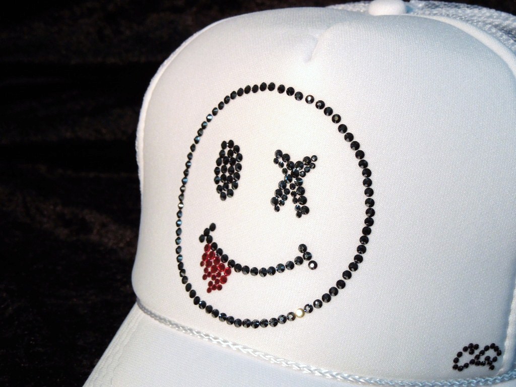 Killer Smiley Swarovski cap white