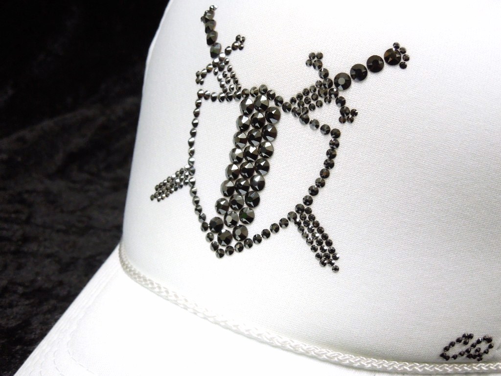 Sword shield emblem Swarovski cap White