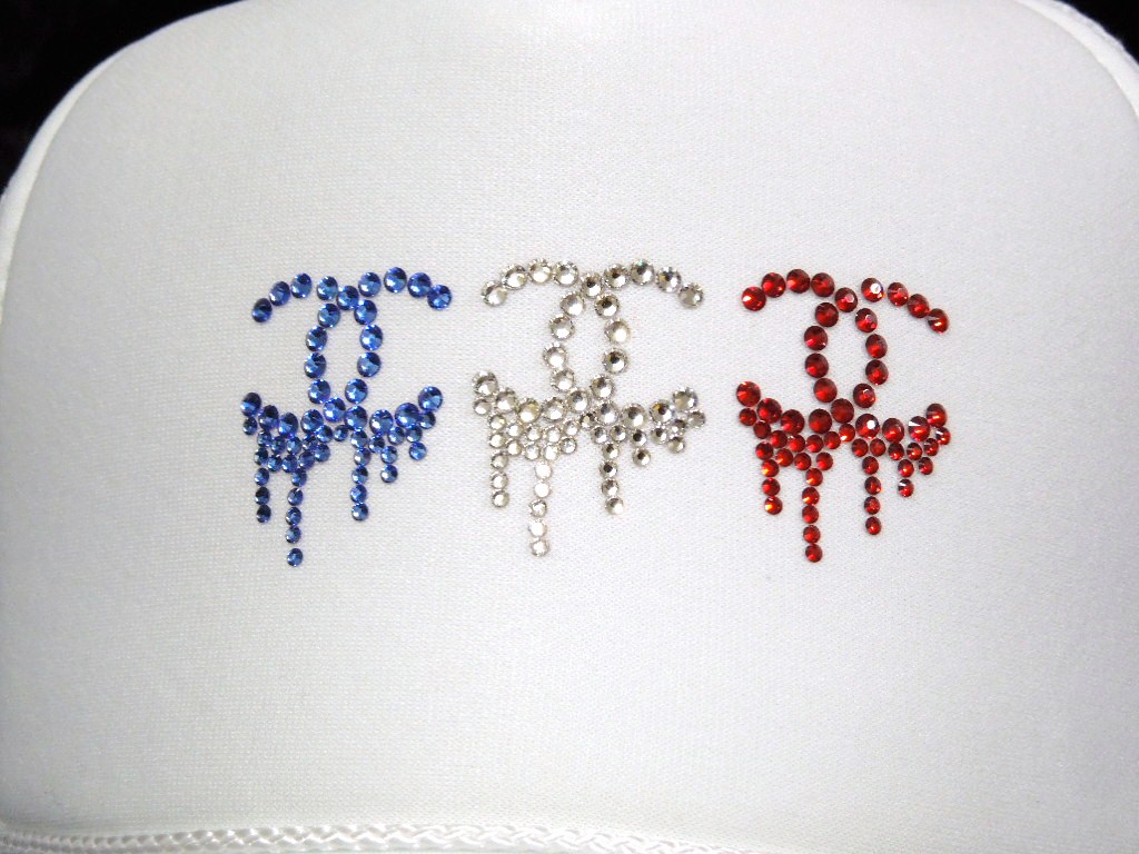 Three Parody Melt Swarovski Cap White France color