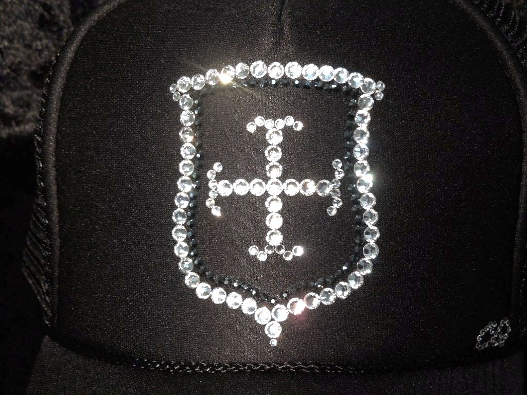 Cross emblem Swarovski black cap