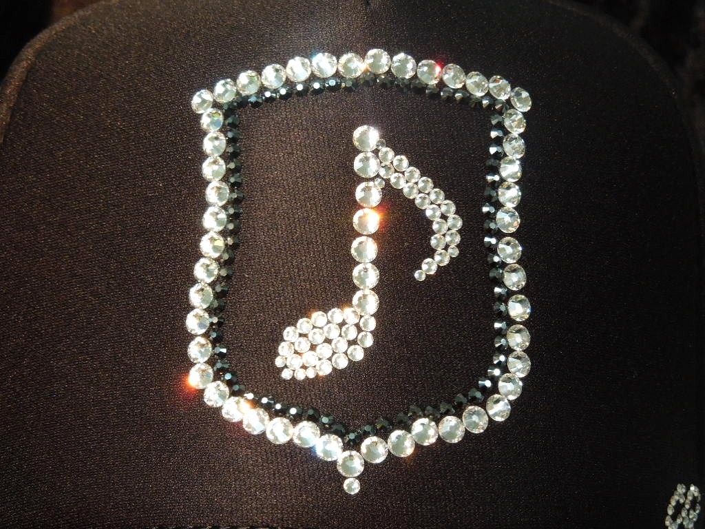 Melody emblem Swarovski black cap