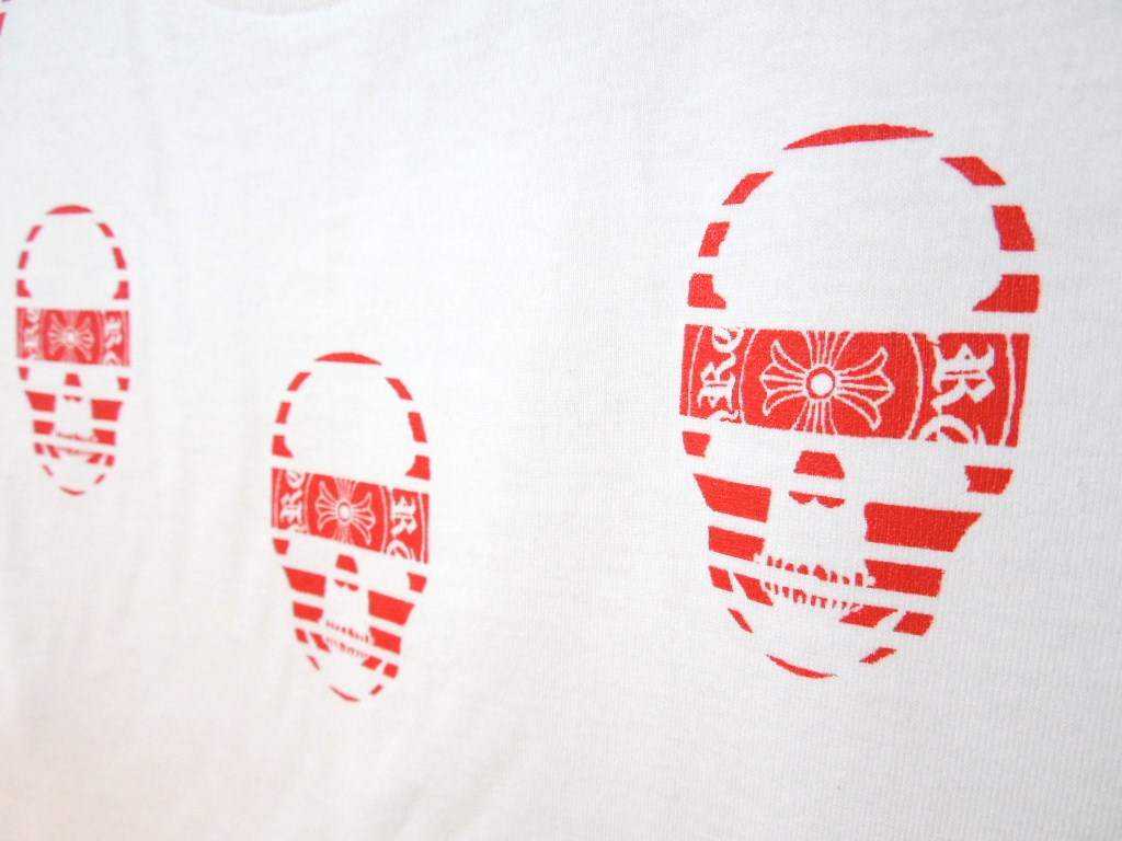 Five Skull Necklace Long T-shirt White �� red