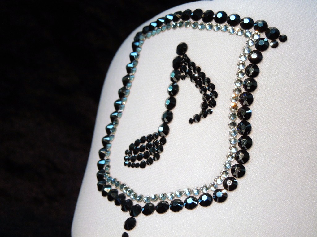 Melody emblem Swarovski white cap