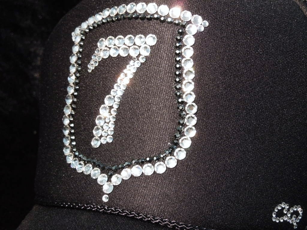 Emblem Seven Swarovski cap black