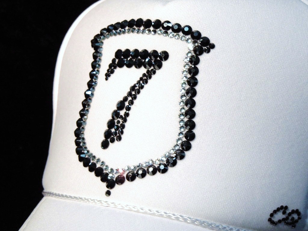 Emblem Seven Swarovski cap white