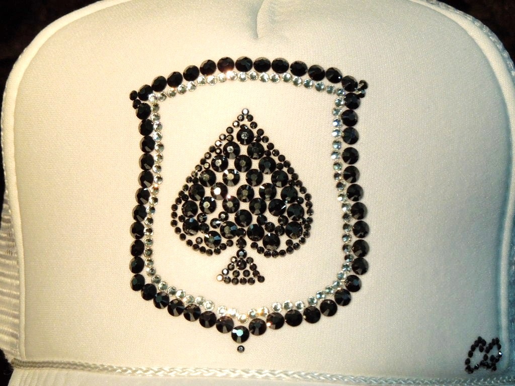 Spade emblem Swarovski white cap