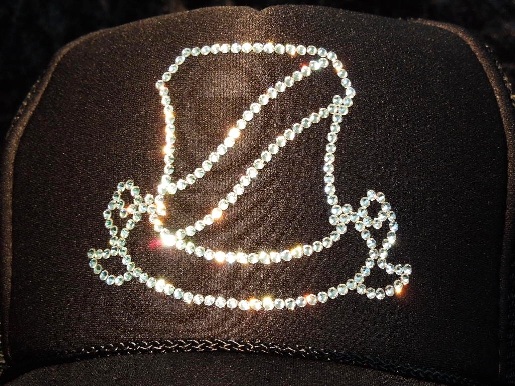 Line emblem Swarovski cap black