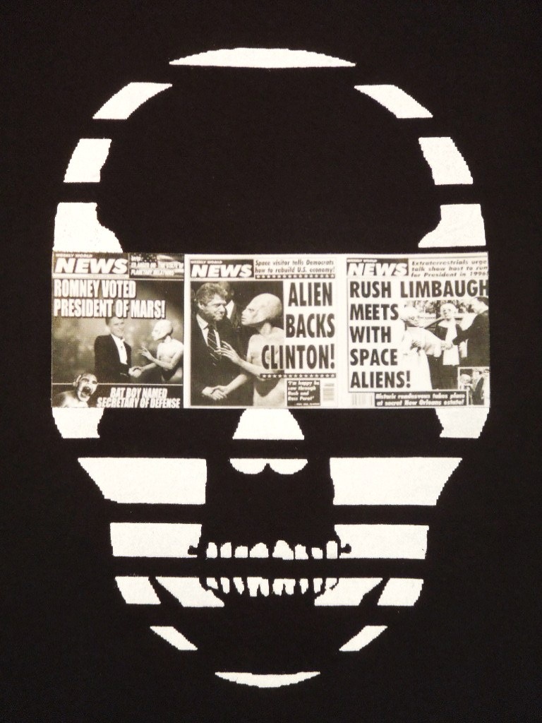 Skull news paper T-shirt black