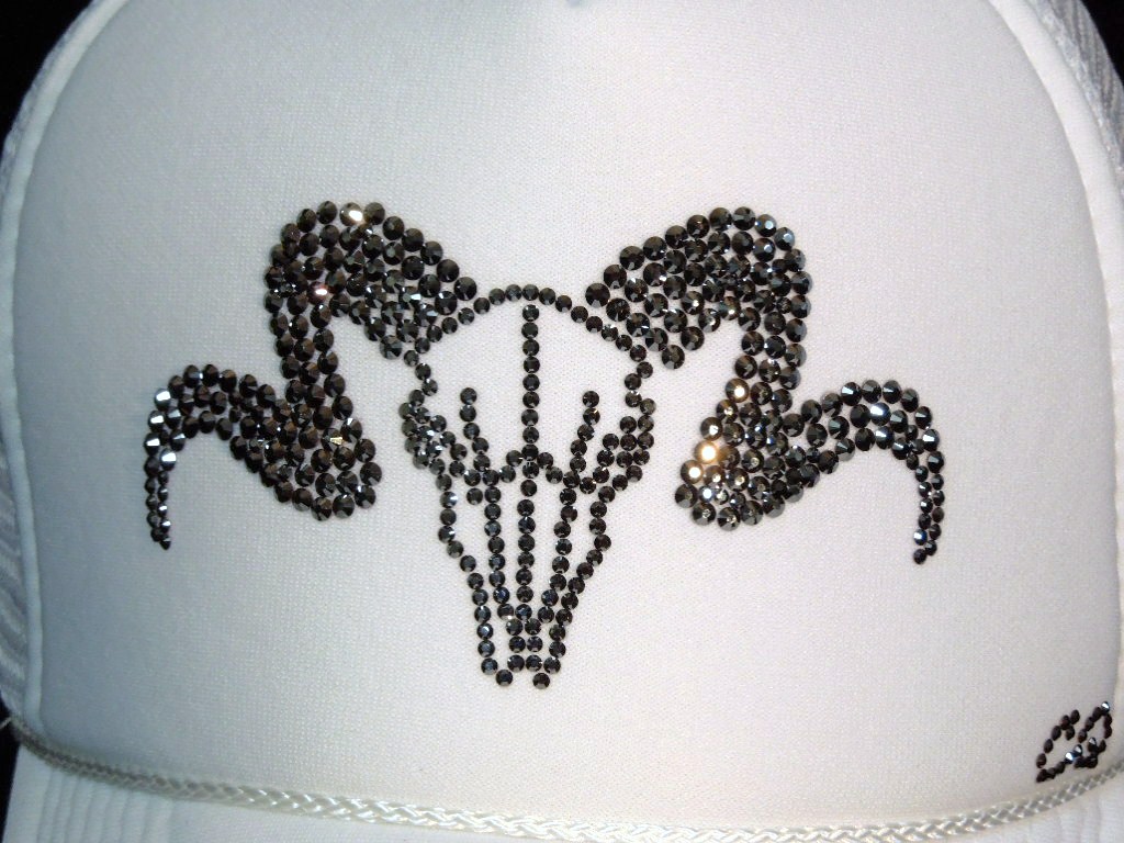 Skull Sheep Swarovski cap white