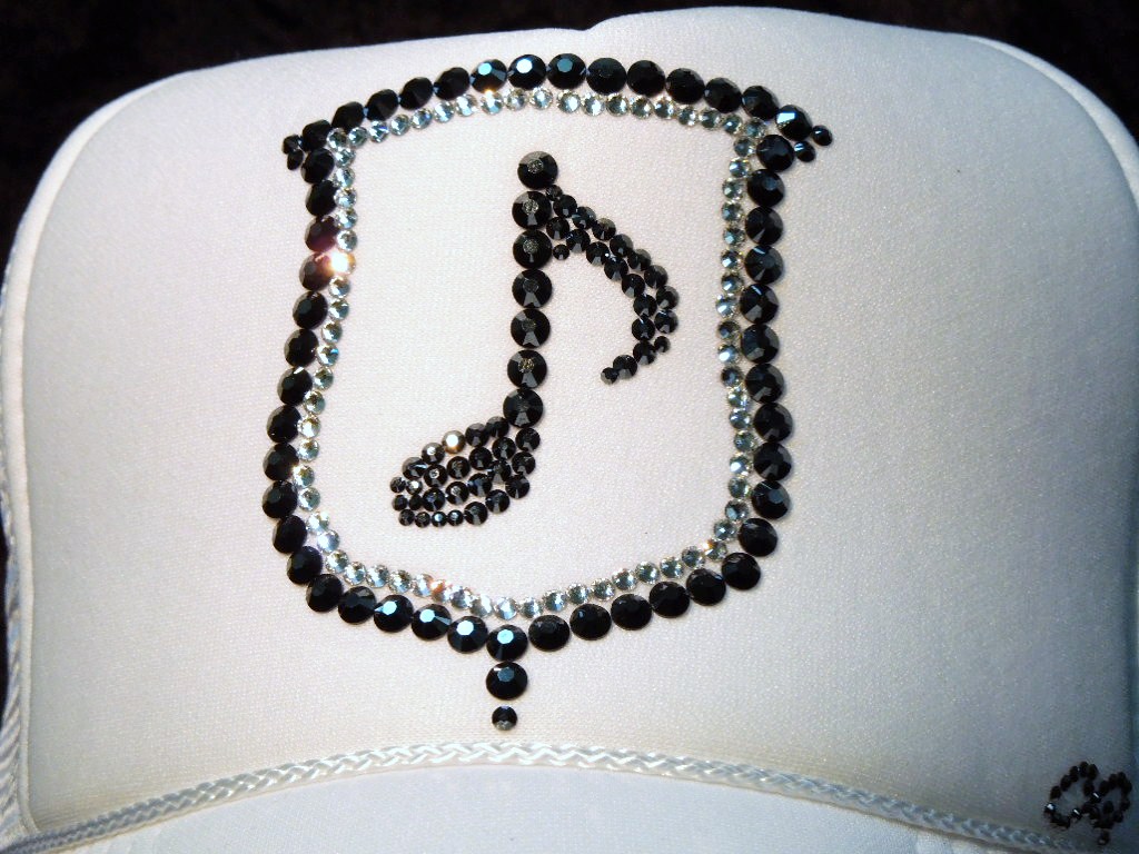 Melody emblem Swarovski white cap