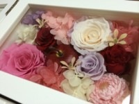 ピンクアレンジ　ホワイトプリフォトボックス（りんご入り横置き）|贈呈＆お祝い