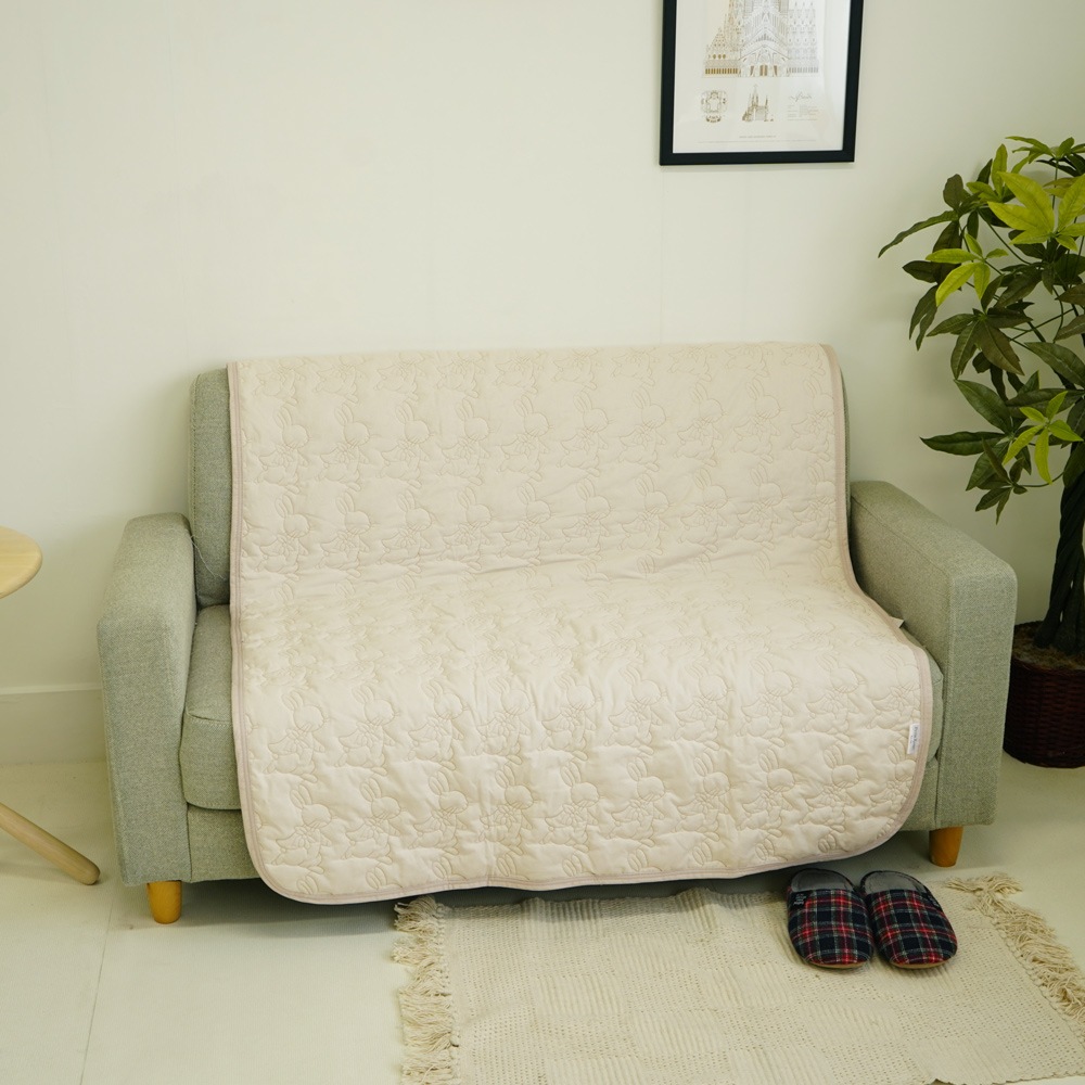 刺繍風キルトのハーフケット Peter Rabbit&trade; ピーターラビット&trade; ハーフサイズ 100×140cm 綿100% コットン リバーシブル 洗濯OK ひざ掛け オールシーズン