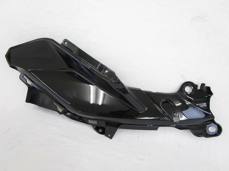 【純正部品】【美品】ヤマハ YZF-R25／R3 タンクカバー ブラック ヤマハ発動機 YZF-R25 タンクカバー 右 黒 1WD ヤマハ 純正 中古
