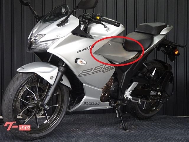 a*s様 SUZUKI バイクタンク シルバー SUZUKI 純正 ジクサーSF250 左フレームフロントカバー[マット