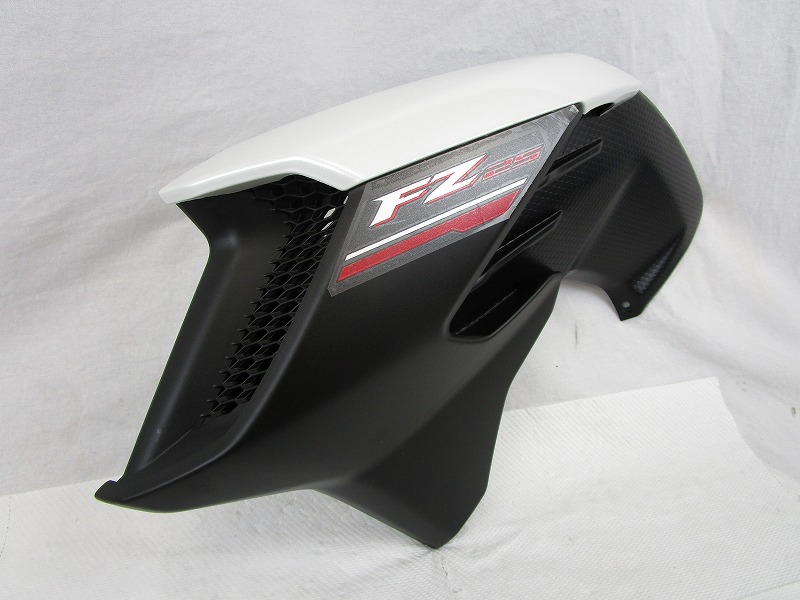 YAMAHA 純正 FZ25 左タンクシュラウド[ホワイト] #B97-XF138-00-P1