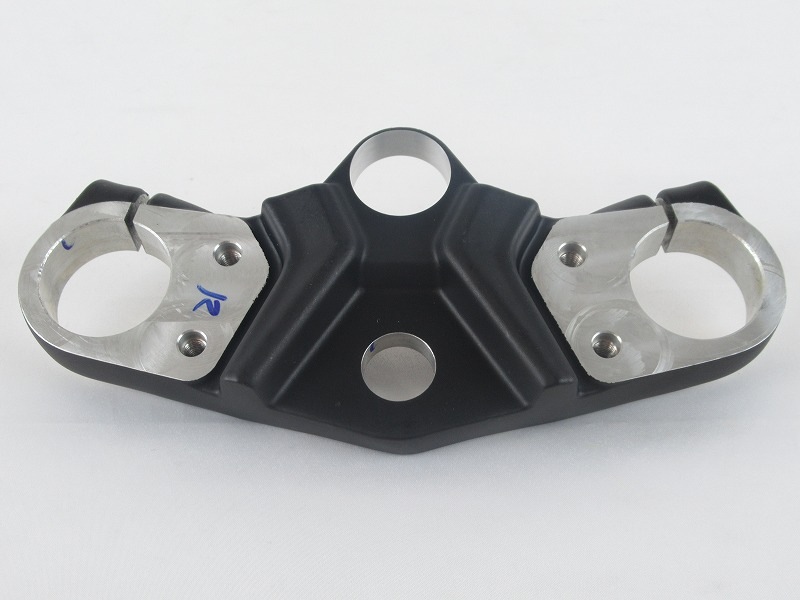 SUZUKI 純正 ジクサーSF150['20-] フロントフォークブラケット #51311