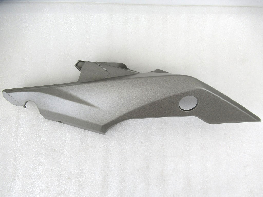 HONDA 純正 CB200X テールカウル 左 [マットシルバー] #77281-K1P