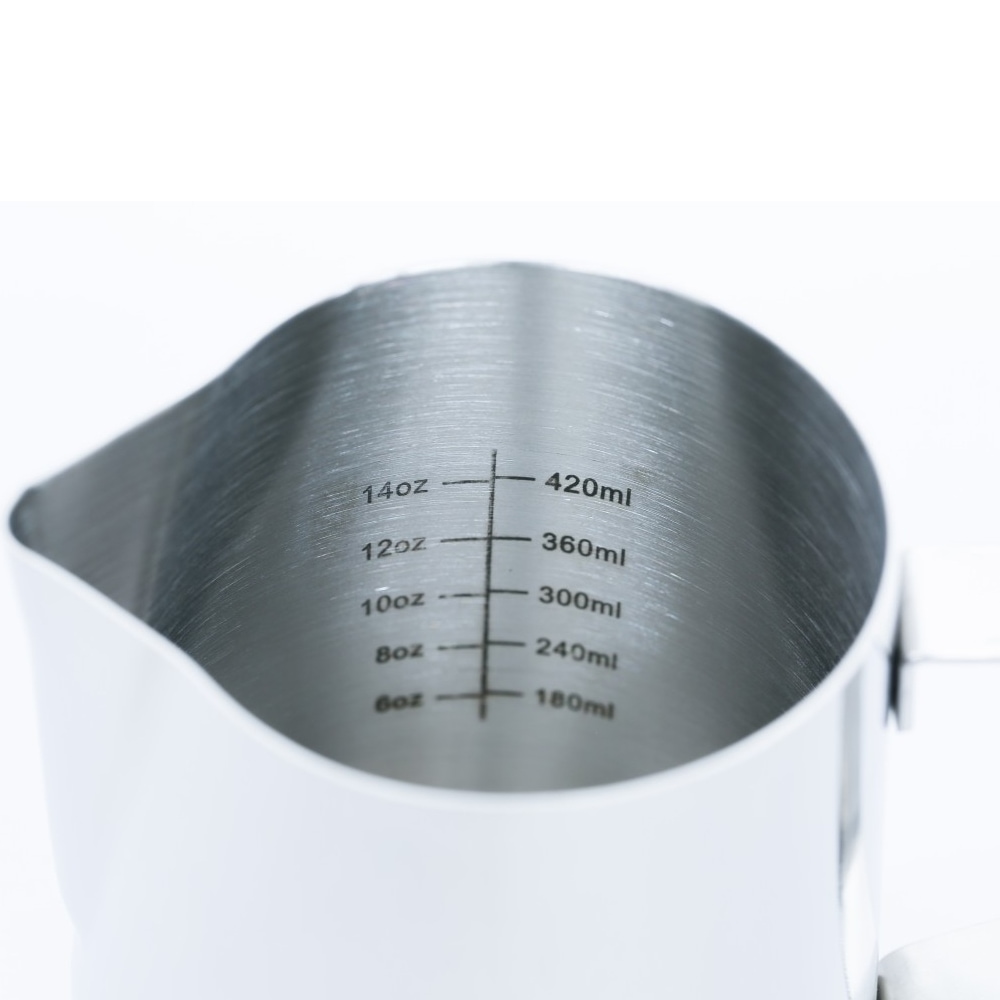 Revolution ラテアートピッチャー 20oz 目盛付き｜コーヒー器具