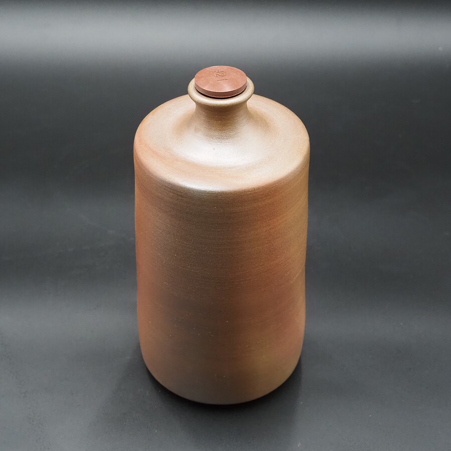 【アウトレット(B級)品】忠孝オリジナル陶器「琉球城焼 ずん胴1000mlサイズ空甕」 シリコン蓋付き・窯変あり