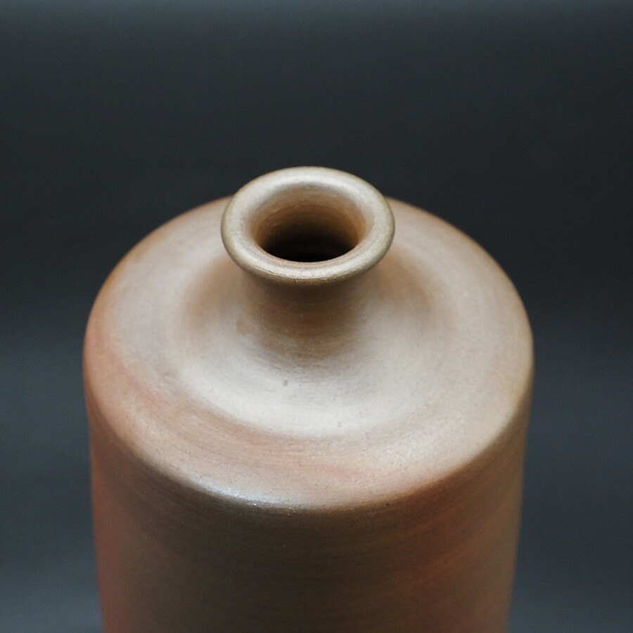 【アウトレット(B級)品】忠孝オリジナル陶器「琉球城焼 ずん胴1000mlサイズ空甕」 シリコン蓋付き・窯変あり