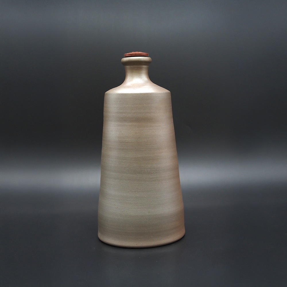 【アウトレット(B級)品】忠孝オリジナル陶器「琉球城焼 720ml空甕 シリコン蓋付き・窯変なし」