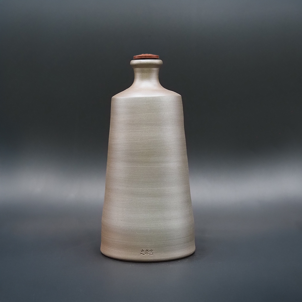 【アウトレット(B級)品】忠孝オリジナル陶器「琉球城焼 720ml空甕 シリコン蓋付き・窯変なし」