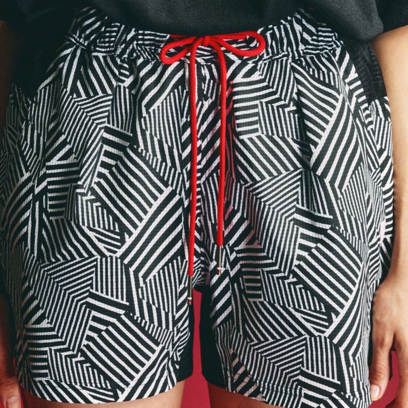 ウォーキング・ランニングウェア charbon 10 pockets logo short leggings(L charbon / 10 POCKETS LOGO SHORT LEGGINGS(WOMEN)