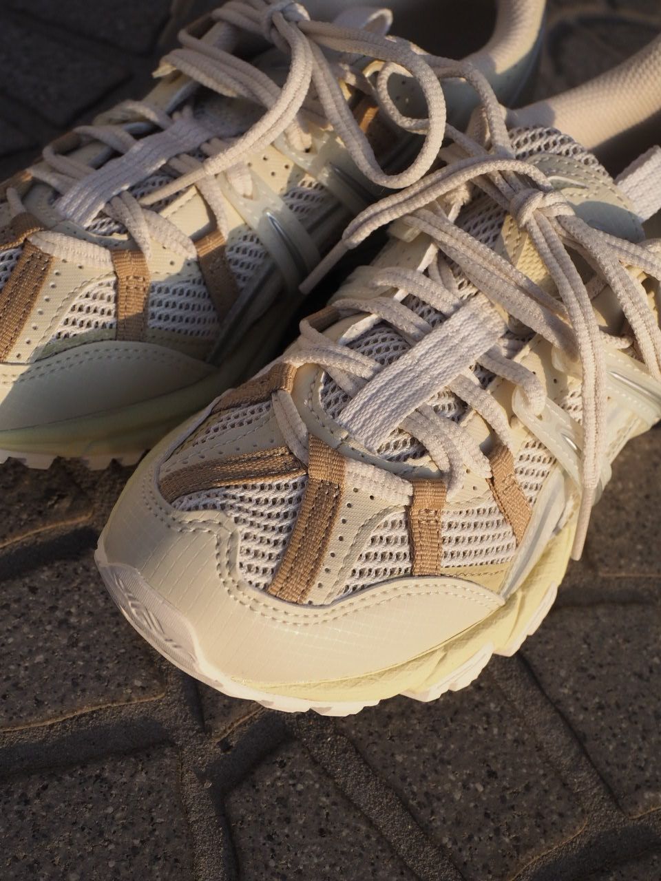 ASICS｜GEL-SONOMA 15-50(Vanilla/Pale Oak)の通販