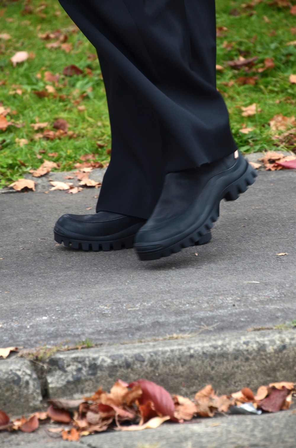 hendershemeエンダースキーマ　snappursebig black hendershemeエンダースキーマ snappursebig black Hender Scheme