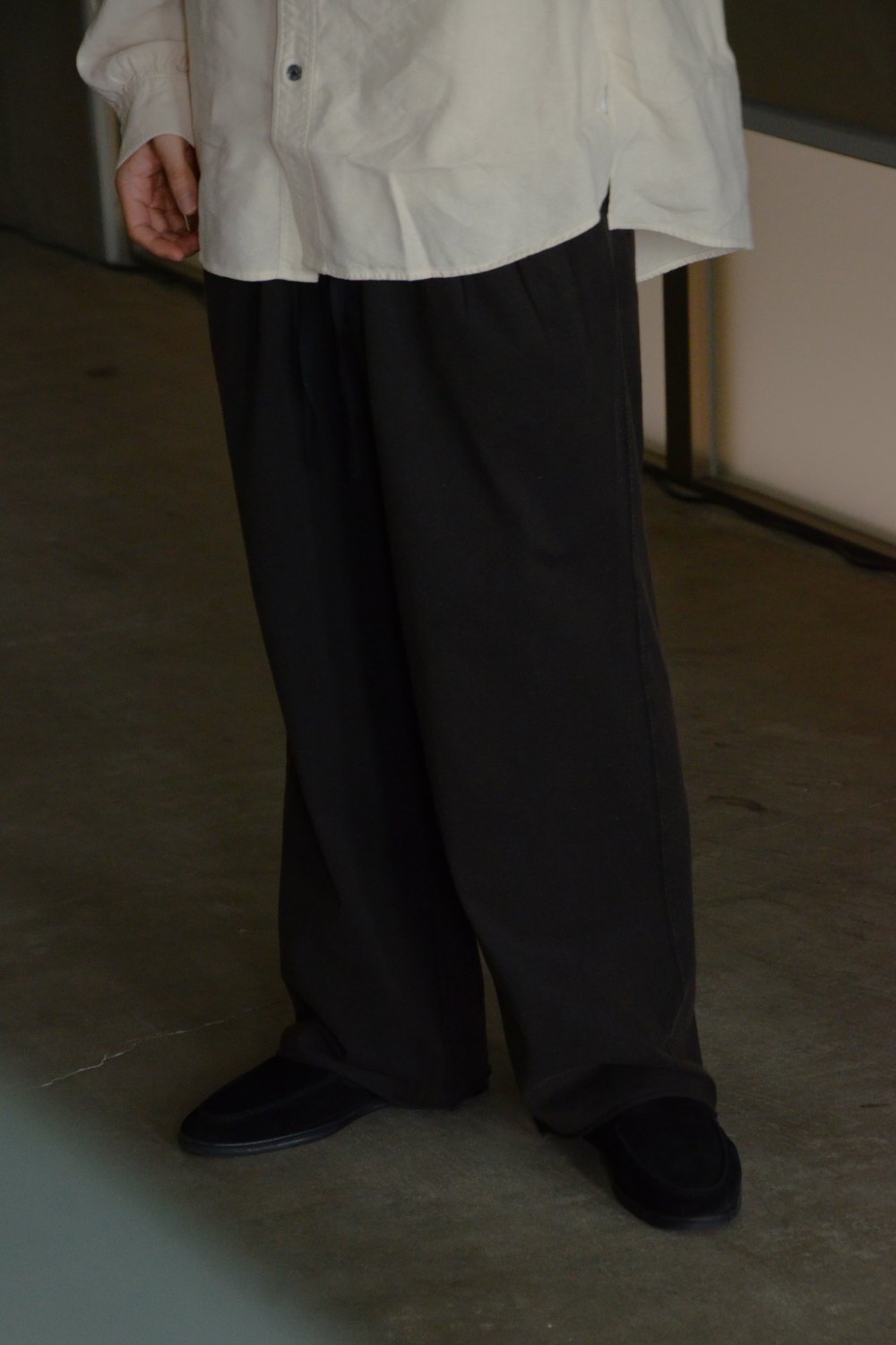 ANCELLM/アンセルム】DRAPE WIDE EASY CUT SLACKS (BLACK) ANC-PT118の通販