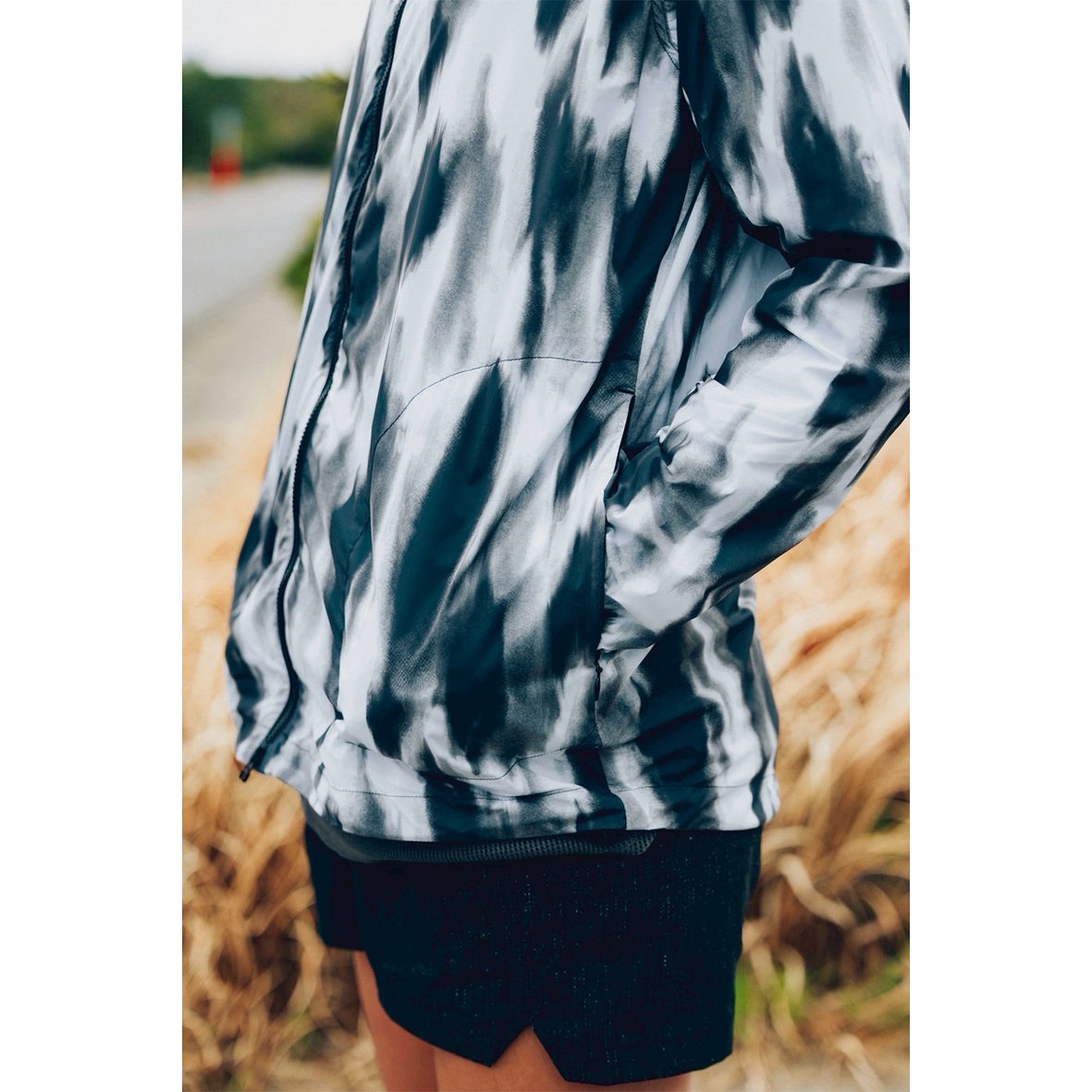 charbon / GRAPHIC NYLON PACKABLE HOODIE BLACK