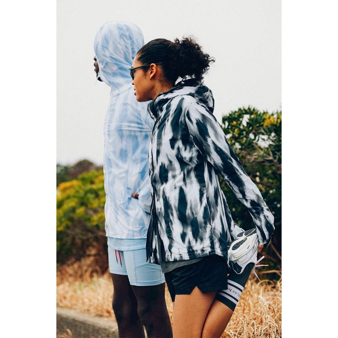charbon / GRAPHIC NYLON PACKABLE HOODIE BLACK