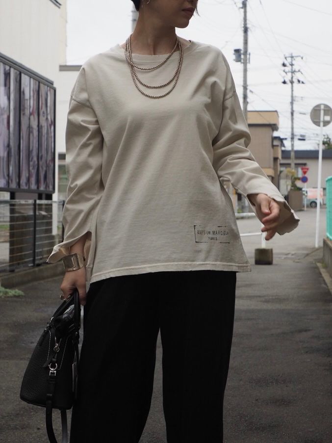 Maison Margiela｜スタンプロゴ トップ (クリーム