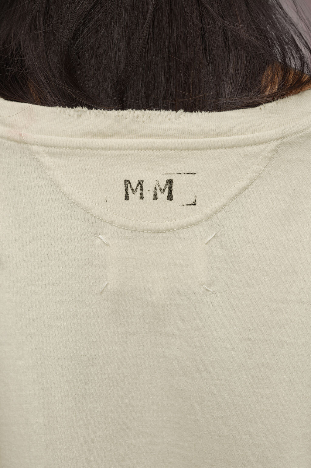 国内発送【Margiela】スタンプロゴ トップ Maison Margiela|スタンプロゴ トップ (クリーム