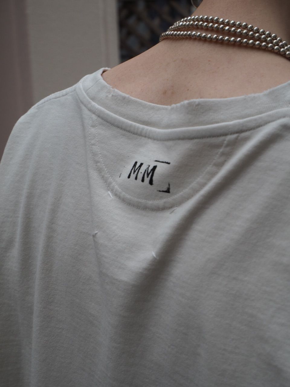 Maison Margiela｜スタンプロゴ トップ (クリーム