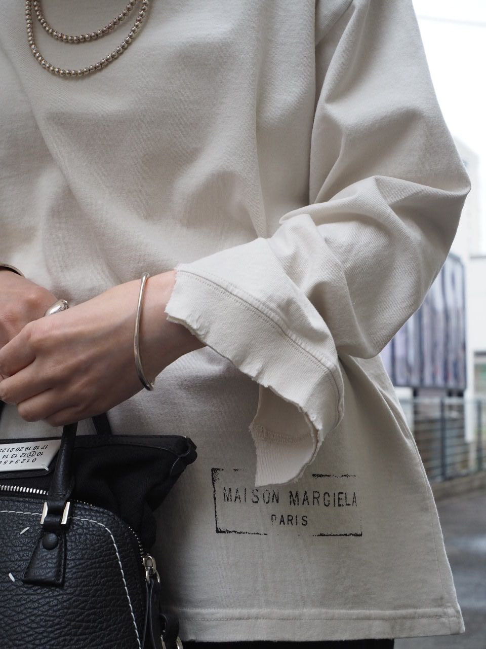 Maison Margiela｜スタンプロゴ トップ (クリーム