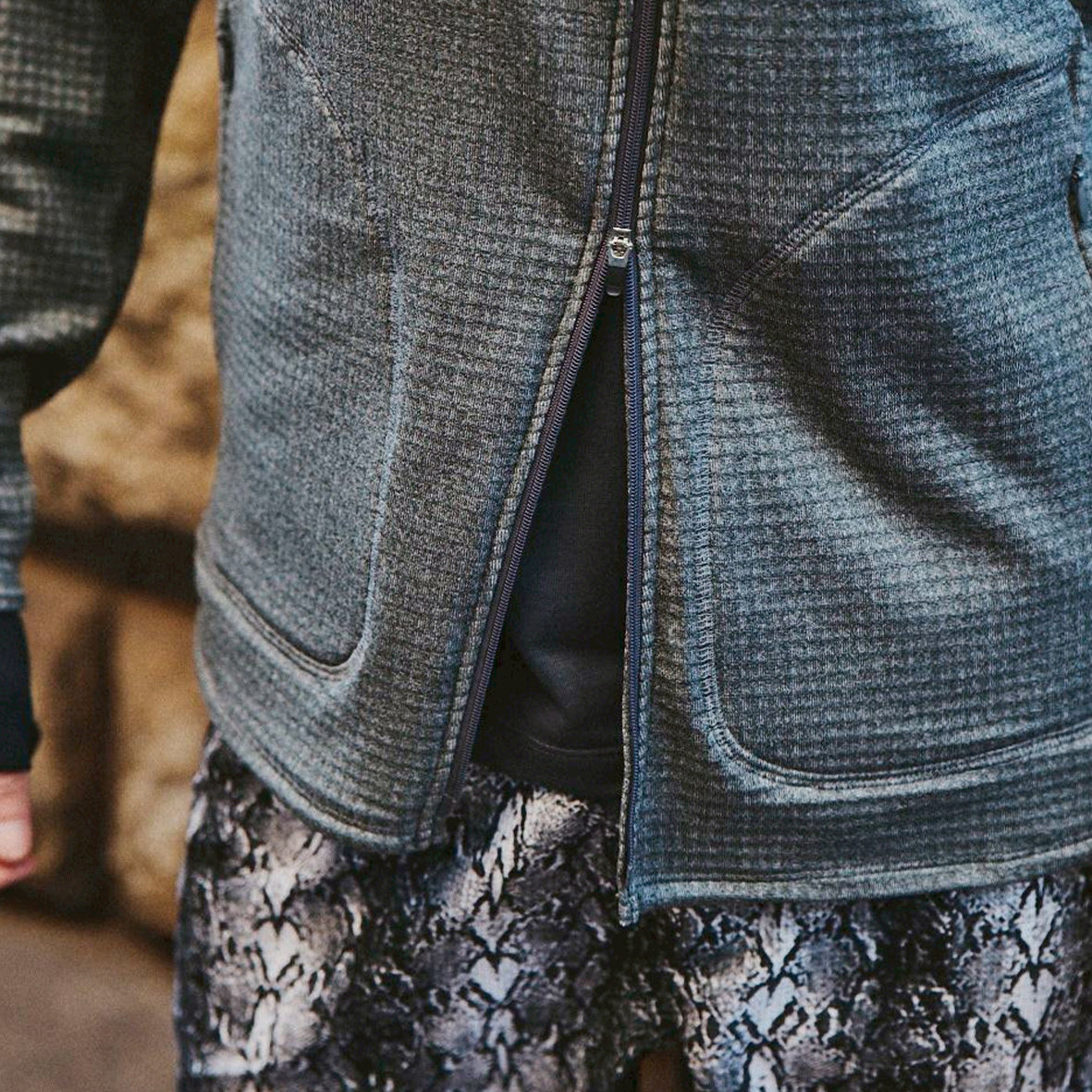 charbon / POLARTEC POWER GRID ZIP UP HOODIE GREY