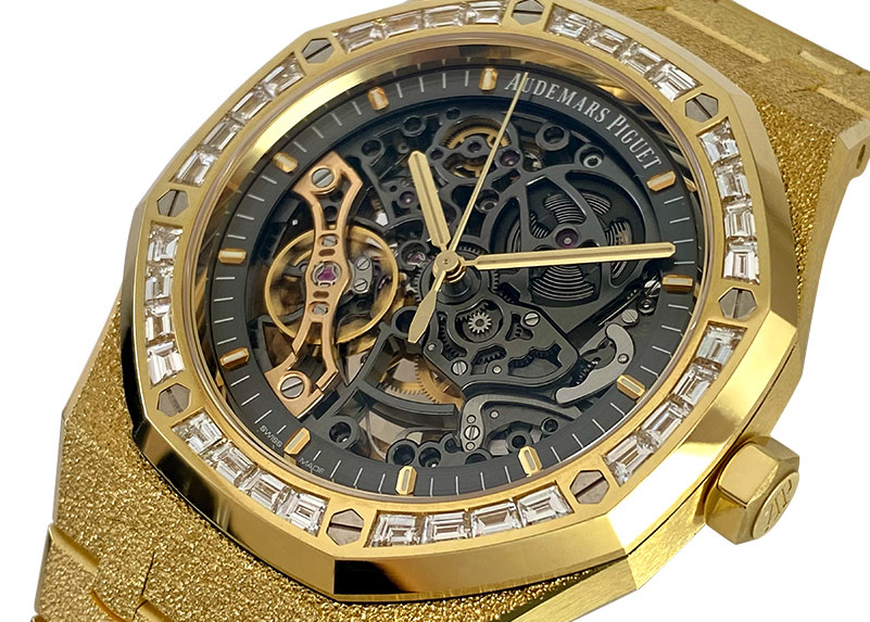 【週末お値下げ】ゴールド角型ダイヤモンド装飾時計　約1ct クストス】ダイヤモンドの総数がパワーアップ！ゴージャスな新作