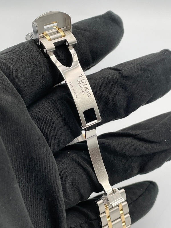TUDOR ロイヤル 38mm チョコレートブラウン文字盤 Ref.M28503-0007 