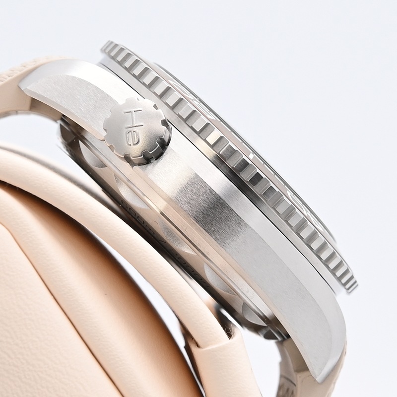 OMEGA シーマスター プラネットオーシャン 600M 43.5mm Ref.215.32