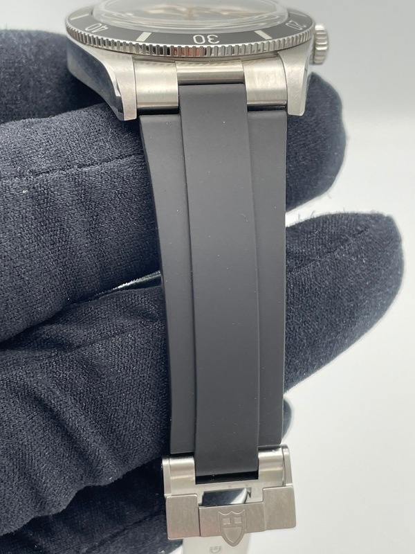 TUDOR ブラックベイ 54 ラバーストラップ Ref.M79000N-0002 中古