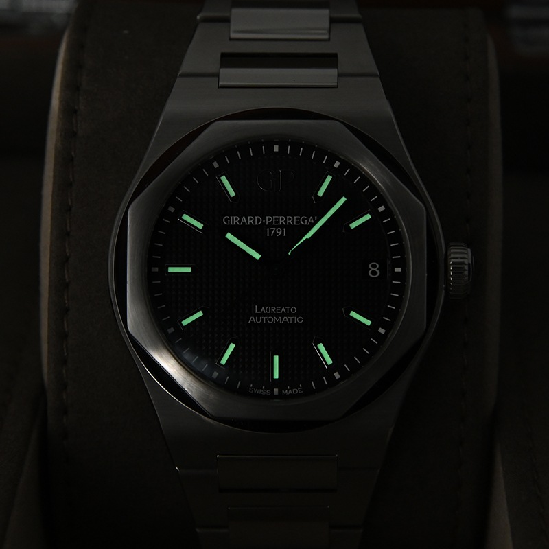 GIRARD PERREGAUX(ジラール・ペルゴ) ロレアート 42mm 黒文字盤 Ref