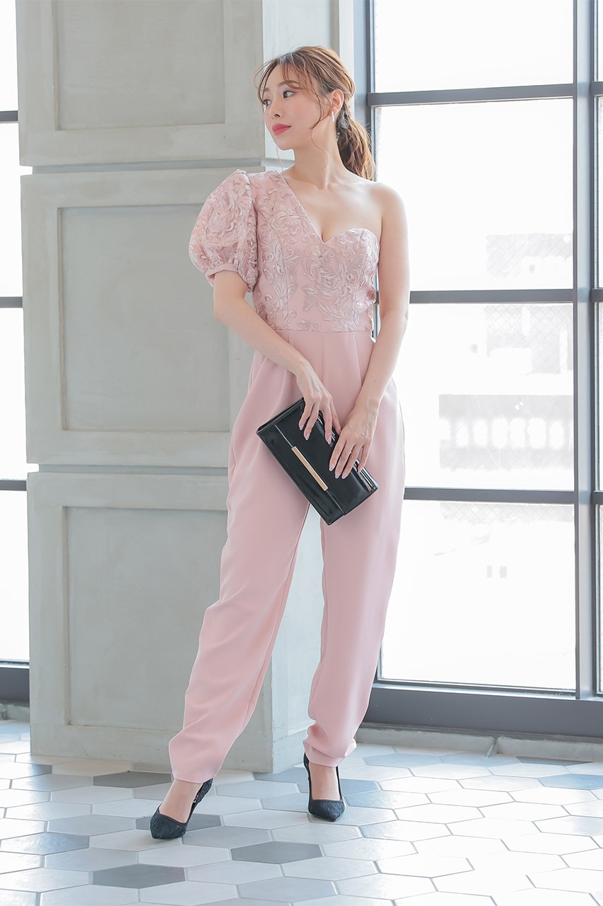 エンブロイダリーパフスリーブジャンプスーツ｜結婚式のパーティー