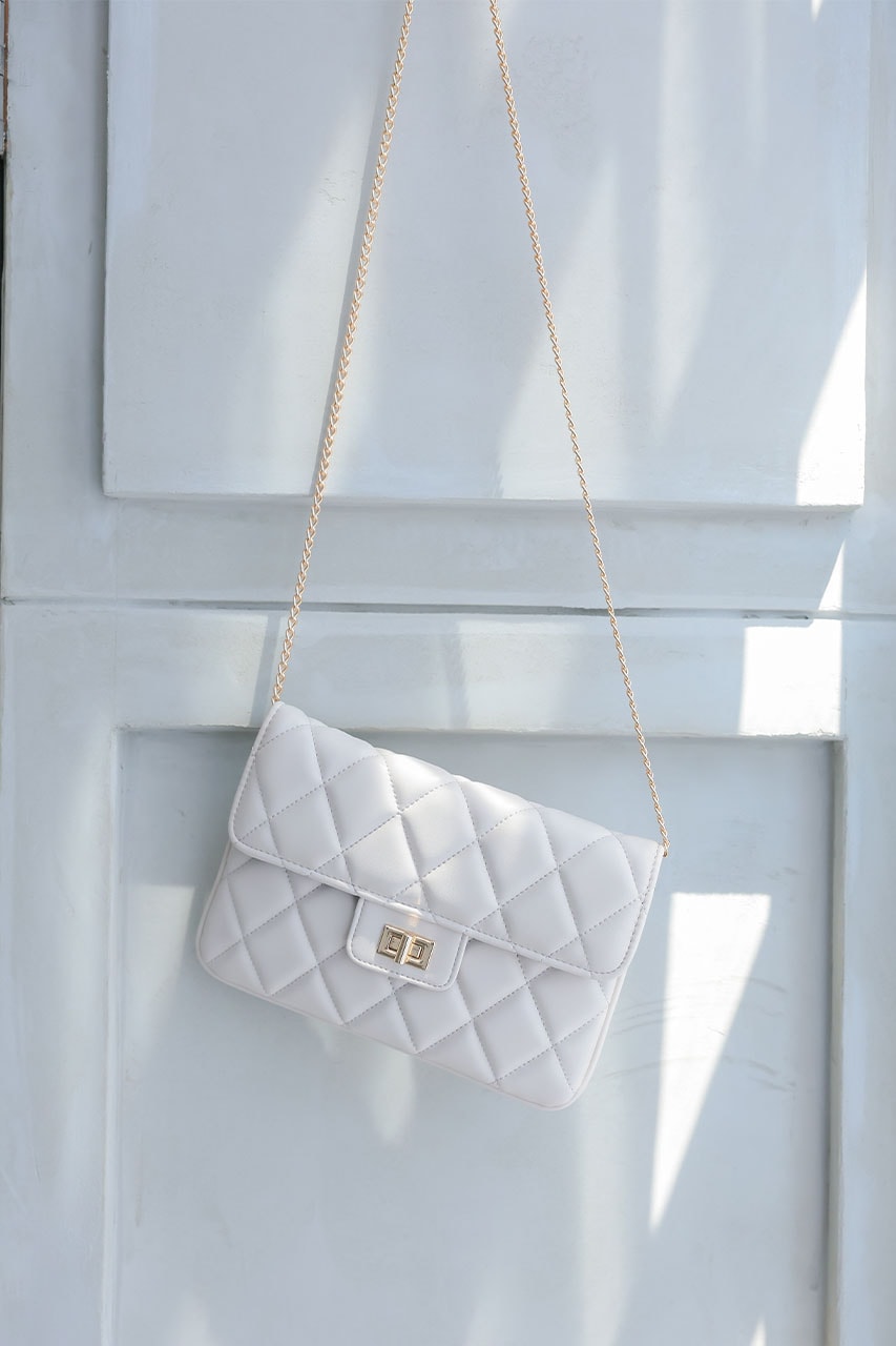 美品**BALLY**ホワイトキルティングパーティーバッグ 美品**BALLY**ホワイトキルティングパーティーバッグ