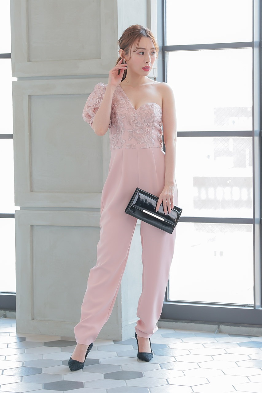 エンブロイダリーパフスリーブジャンプスーツ｜結婚式のパーティー