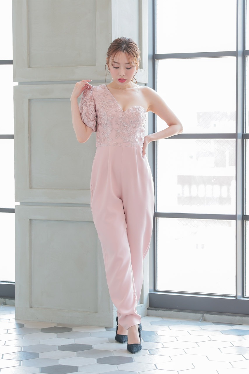 エンブロイダリーパフスリーブジャンプスーツ｜結婚式のパーティー