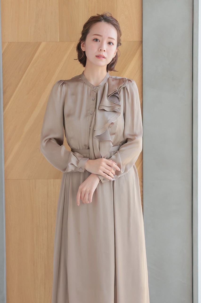 ヨーリューサテンロングワンピース ベージュ/S｜結婚式のパーティー